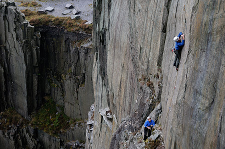 Ian on the 7b top pitch of The Rock Bottom Line, just below the hard step-up, during the first ascent. © Ray Wood