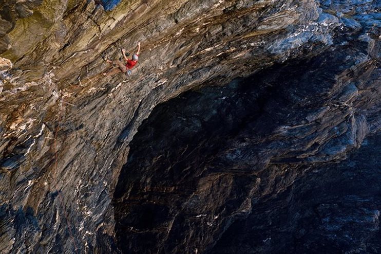James McHaffie making the first ascent of Nightmare Inauguration (E8 6b), Porth Dafarch. © Ray Wood