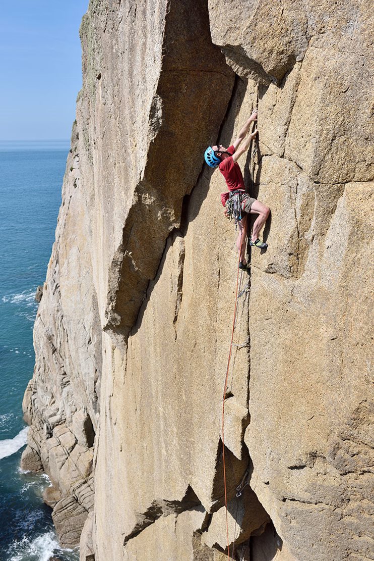 McHaffie on the upper crack of Controlled Burning (E6/7), Lundy Island. © Ray Wood