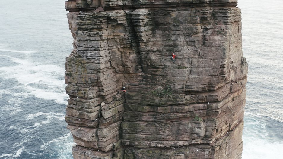 Jesse leading pitch 4 East Face Route (E1 5b) on the Old Man of Hoy © Alastair Lee